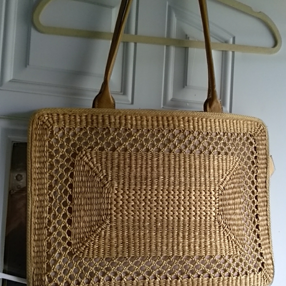 Summer beige straw purse